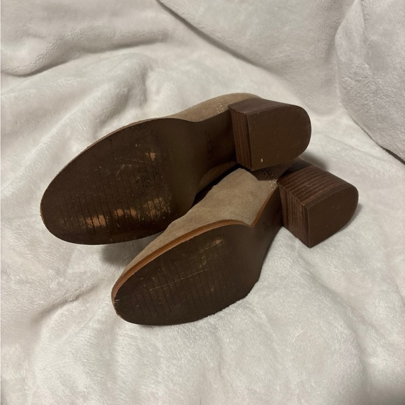 Uggs Faye Booties - Picture 3 of 8